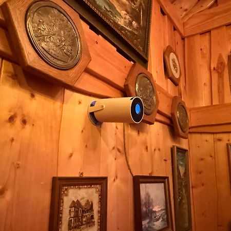 Dragon House In The Tree! Jacuzzi, Sauna ,Cinema,Heated Lici  Εξωτερικό φωτογραφία