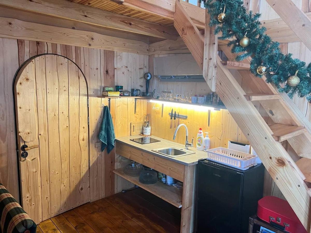 Dragon House In The Tree! Jacuzzi, Sauna ,Cinema,Heated Lici  Εξωτερικό φωτογραφία